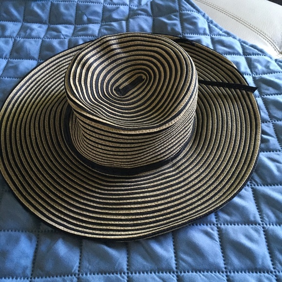 Scala Woven Beach Hat - Picture 1 of 3